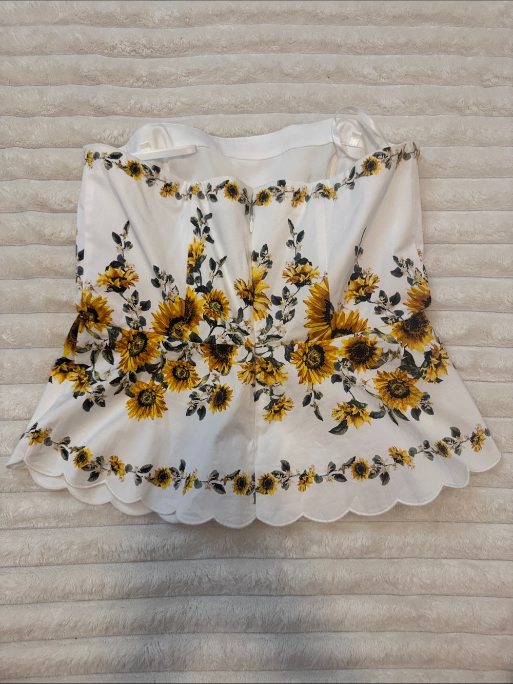 White House Black Market Strapless Sunflower Peplum Top Sz 8 Floral Scallop Hem - Picture 3 of 3